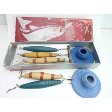 Vintage Fishing Lure Jig Lot-- Hard Plastic Bendo-Jig x 5 and Pole Hold 