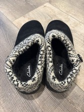 Clarks Women's Sweater Clog Slip On Faux Fur Lined Slippers Black size 9