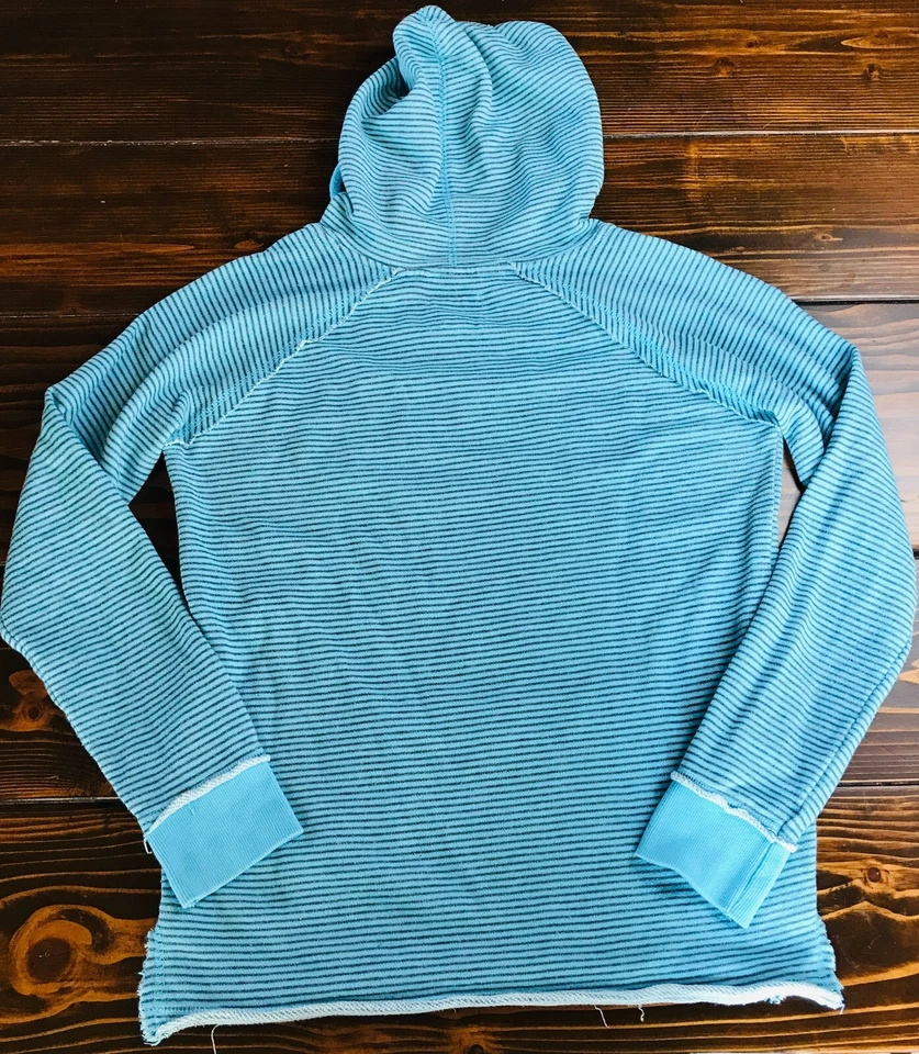 Suéter AZUL 84, Para Mujer Talla Mediana, Azul Gris, Wisconsin, Rayas, Sudadera con Capucha Foto 2 de 4