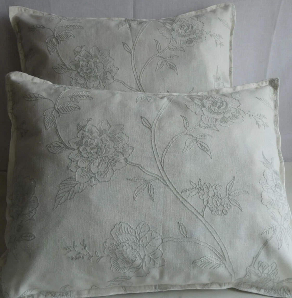 Cream large cushions 2025