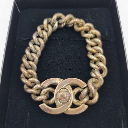 Auth CHANEL Vintage CC Logo Turnlock 