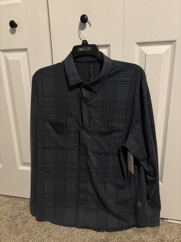 Men’s Lululemon grey Flannel button-down size XL