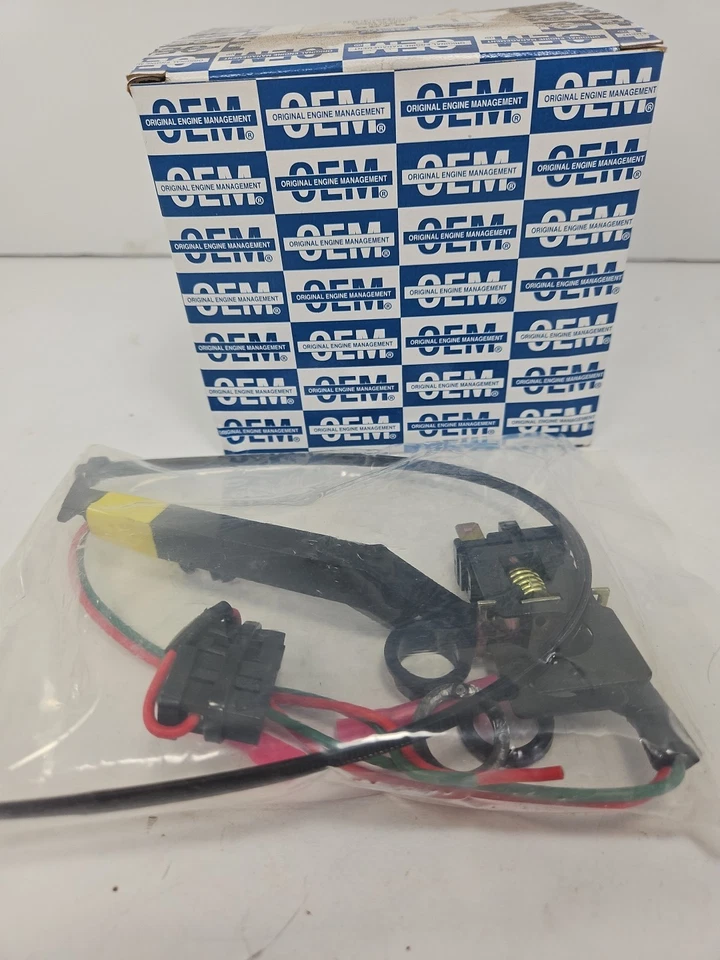 Interruptor de luz de freio Carquest Premium para Ford Taurus 2000-2007 - Imagem 2 de 2