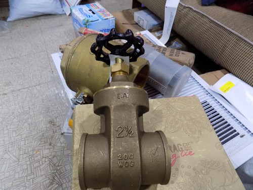2  1/2" GATE VALVE   # 205C212-NL  EVERFLOW SWT Cast  NO LEAD   brass body