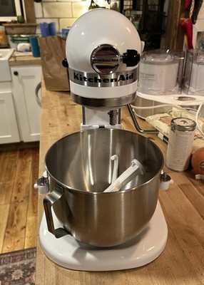 KitchenAid White Heavy Duty with 5-Qt Stainless Bowl, Paddle and Dough hook.