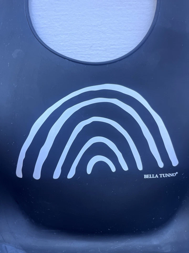 Babero arco iris negro Bella Tunno. Género neutro Foto 2 de 4