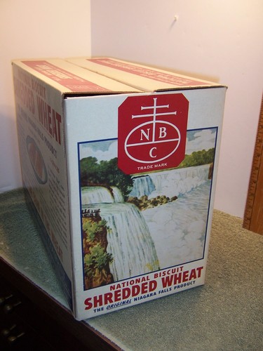 ANTIQUE HUGE DISPLAY SHREDDED WHEAT NATIONAL BISCUIT COMPANY ADVERTISING BOX - Picture 6 of 9