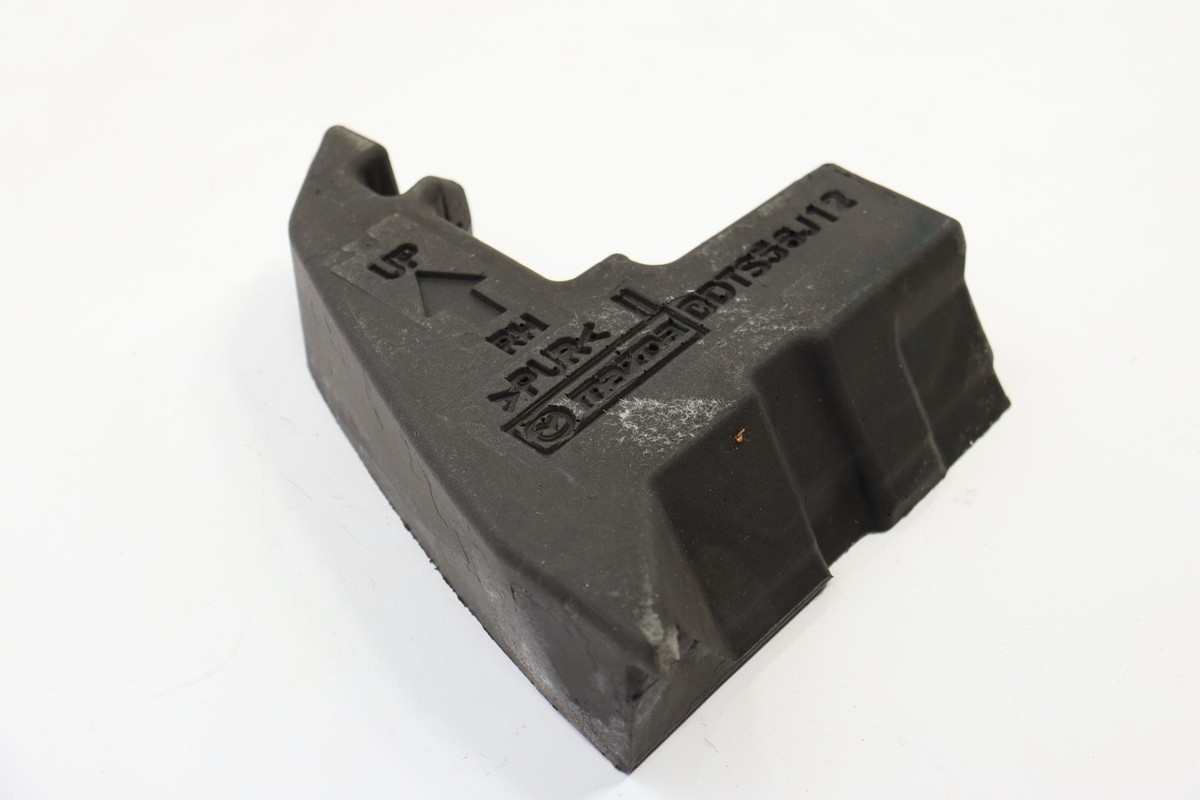 2019 - 2023 MAZDA 3 FRONT RIGHT FENDER INNER UPPER FOAM INSULATOR 