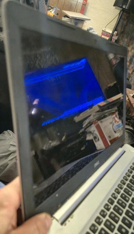 Dell Inspiron 15 5000 Laptop i7 8th Gen Radeon Graphics FOR PARTS HINGE DAMAGE  - Image 2 of 4