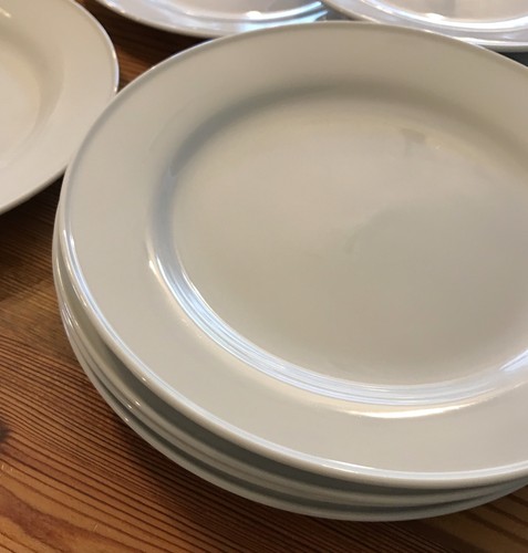 Lot Of 8 POTTERY BARN GREAT WHITE Collection 9 1/4” Salad Plates (Rim Shape) EUC - Picture 4 of 7