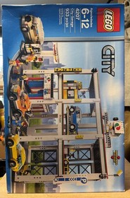 LEGO City Garage (4207, 933 pieces, 2012) New (old stock) Retired