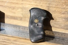 PACHMAYR GRIPPER GRIPS SMITH & WESSON K FRAME ROUND BUTT PRESENTATION        L67