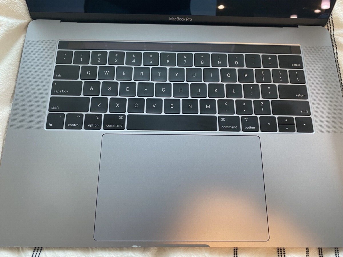 2018 MacBook Pro 15'' (512GB SSD, Intel Core i7 8th Gen 2018 MacBook Pro 15'' (512GB SSD, Intel Core i7 8th Gen