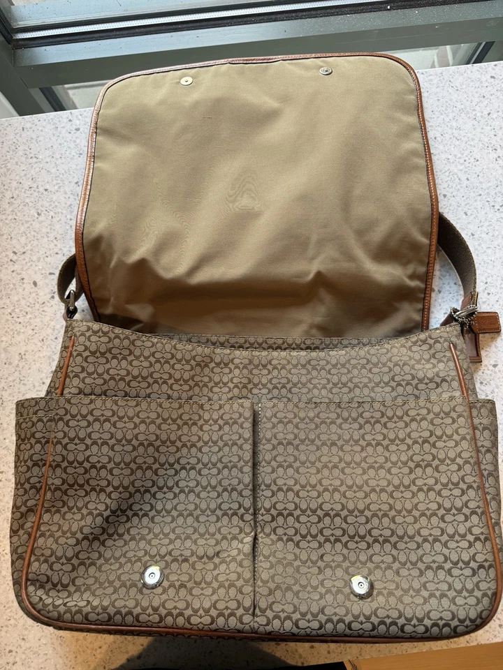 Bolsa de viaje de pañales para computadora portátil Coach Signature Hudson Commuter Messenger 16" X 12" Foto 2 de 4