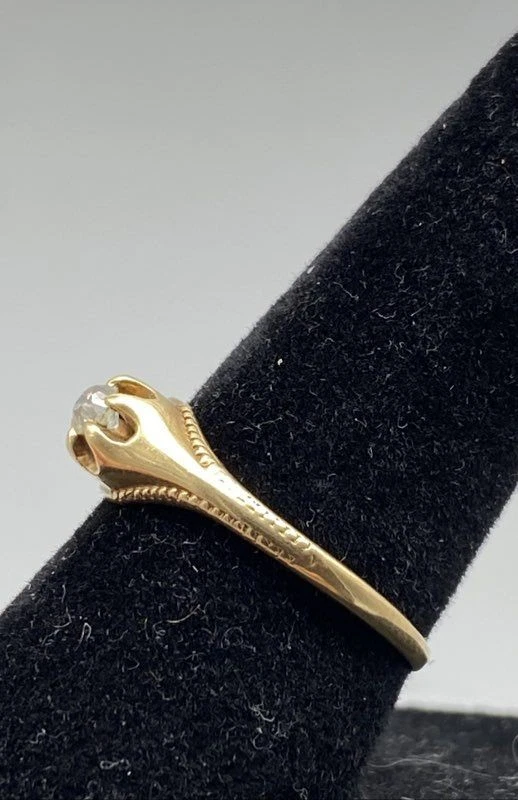 Anillo solitario de diamantes de oro amarillo de 13 quilates talla 6 1,8 g Foto 2 de 4