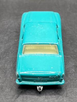 Matchbox Lesney #33 Ford Zephyr 6 Sea Foam Green w Original