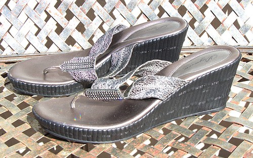 Sandalias de cuña italianas Dezario gris plata 8,5 diapositivas de diamantes de imitación de EE. UU. - Imagen 3 de 6