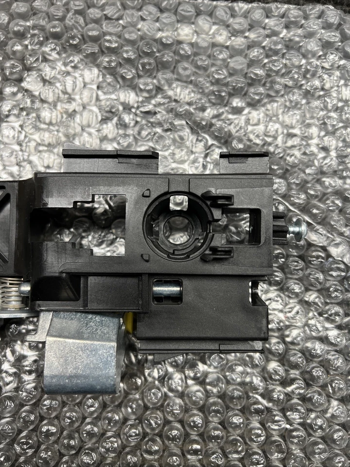 Base de manija original Ford DG1Z-5426684-A Foto 2 de 4