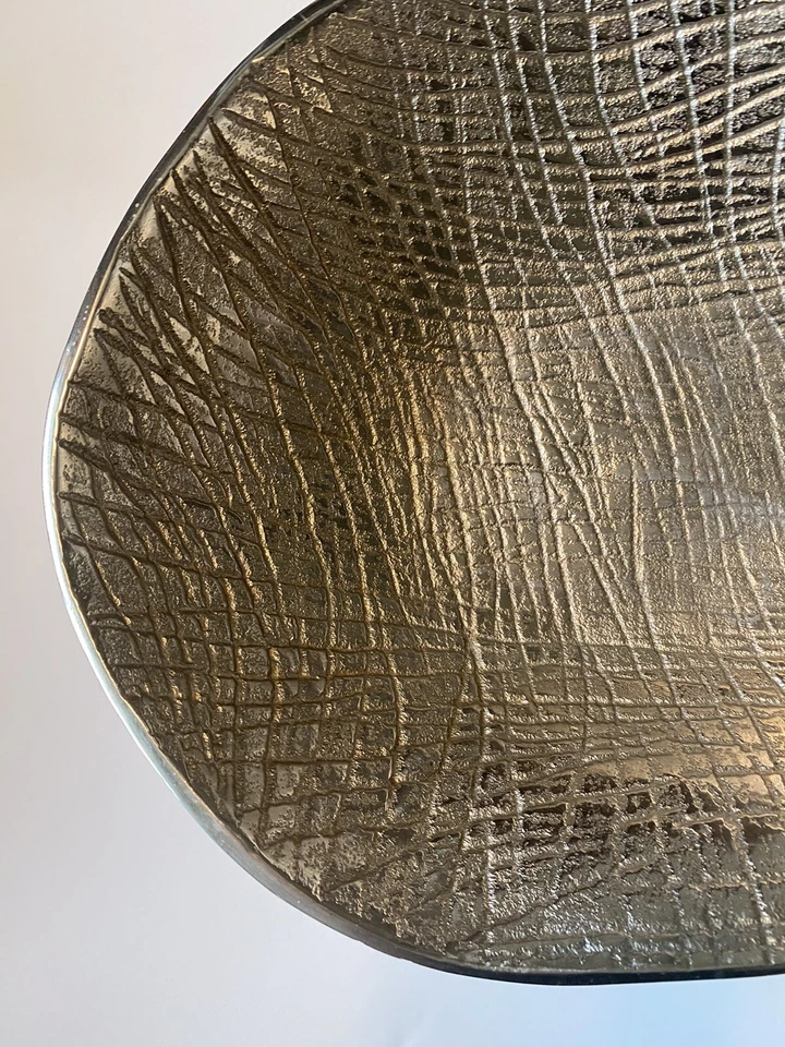 Linda tigela grande texturizada de metal atribuída à bola Beatriz rara - Imagem 3 de 4