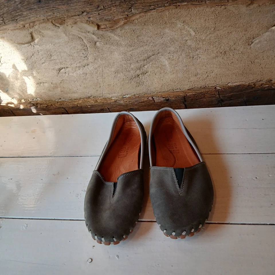 Spring Step Kathaleta Women's Shoes Slip On Flats V Shape Suede Gray Size 38 - Image 3 of 4