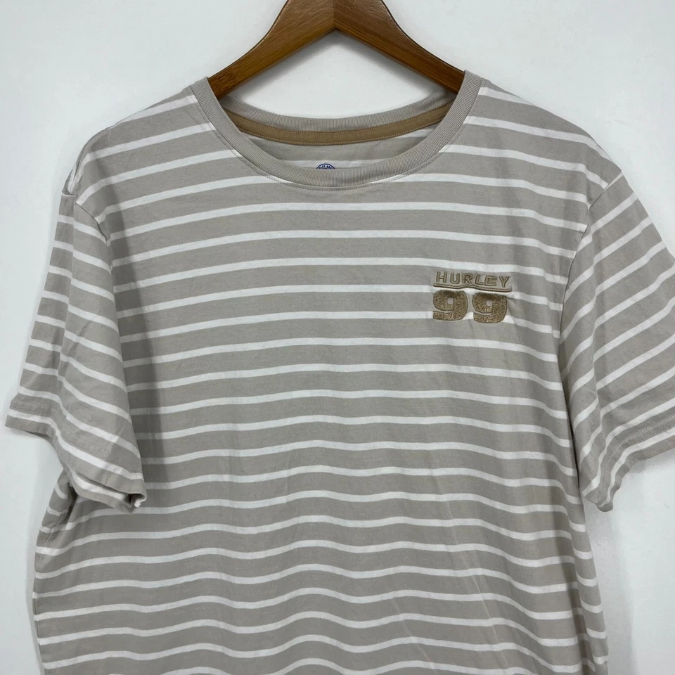 Hurley T 恤男式 XL 码米色条纹刺绣标志短袖 — 第 2/4 张图片