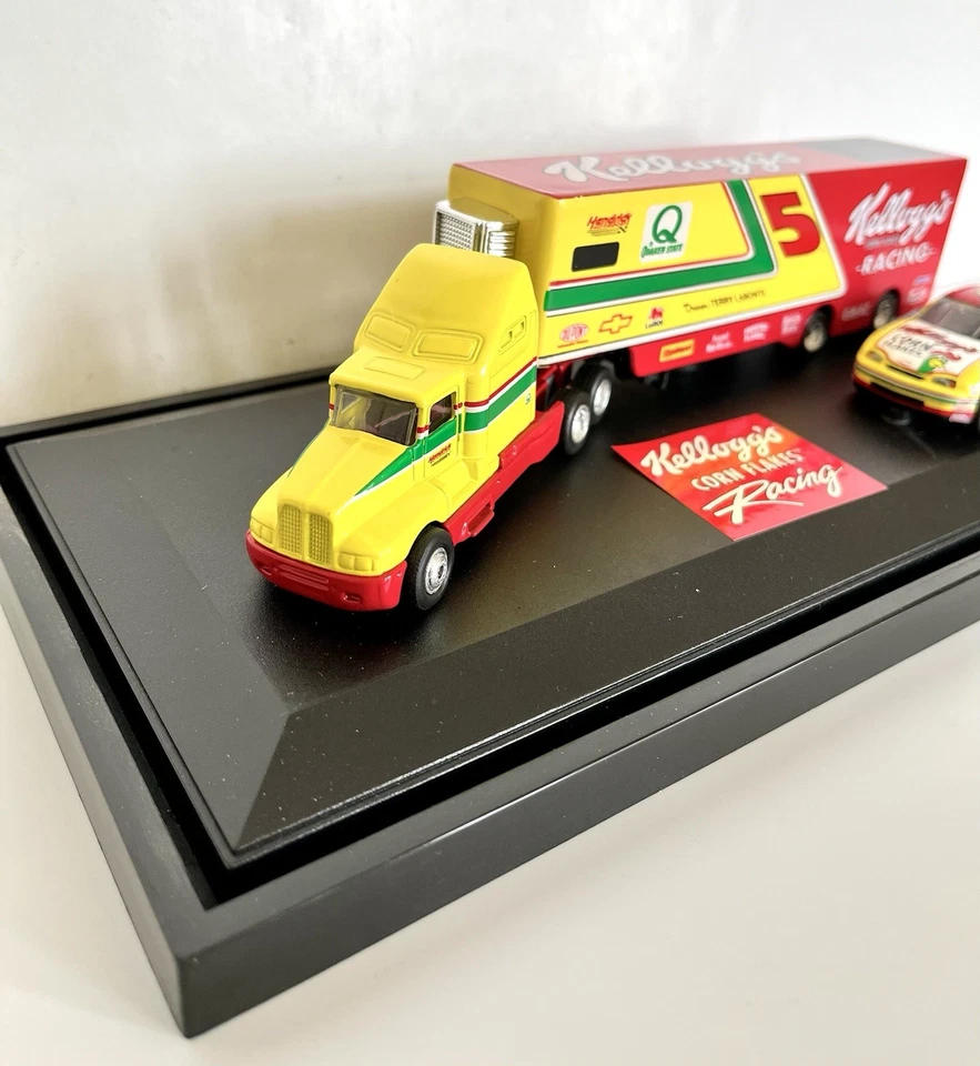 1997 MATCHBOX KELLOGG'S CORN FLAKES RACING - 18 WHEELER AND CAR - LTD EDITION. - Image 3 of 4