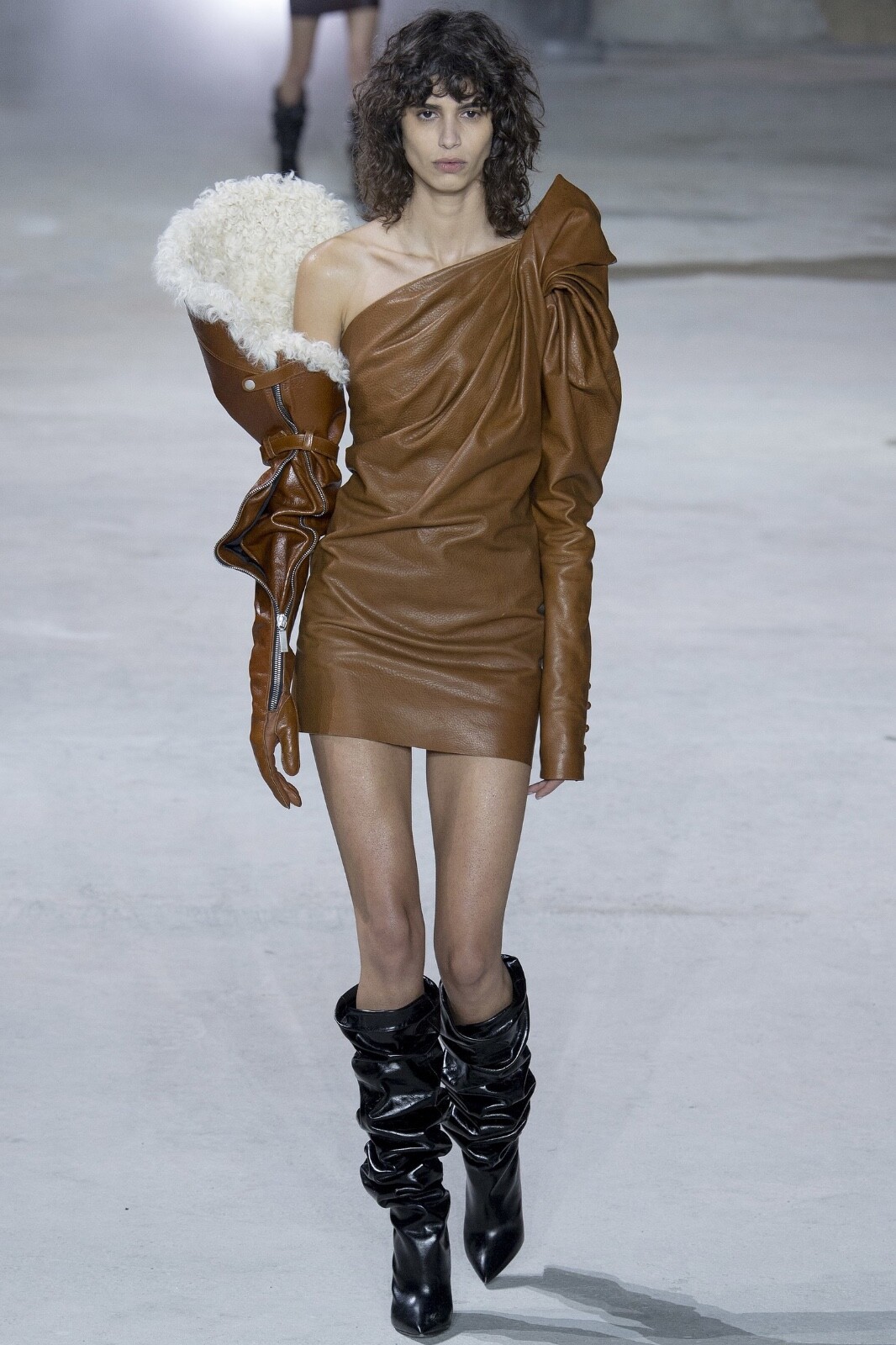 Guanti Saint Laurent Runway Globo Giacca Shrug Manica Marrone circa 36? lungo So C