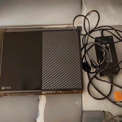 Microsoft Xbox One Heimkonsole Modell 1540 500GB Schwarz PAL 1080p HDMI