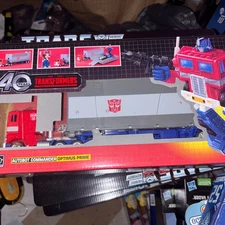 Transformers Retro Reissue 40th Anniversary Edition Optimus Prime Action Figure