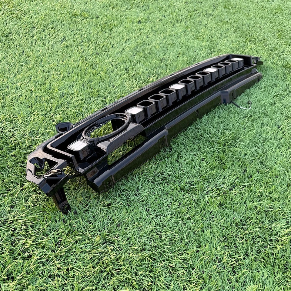 LED Radiator Mesh Front Grille Fits For Land Rover Defender 90 110 130 2020-2025 - Image 4 of 4