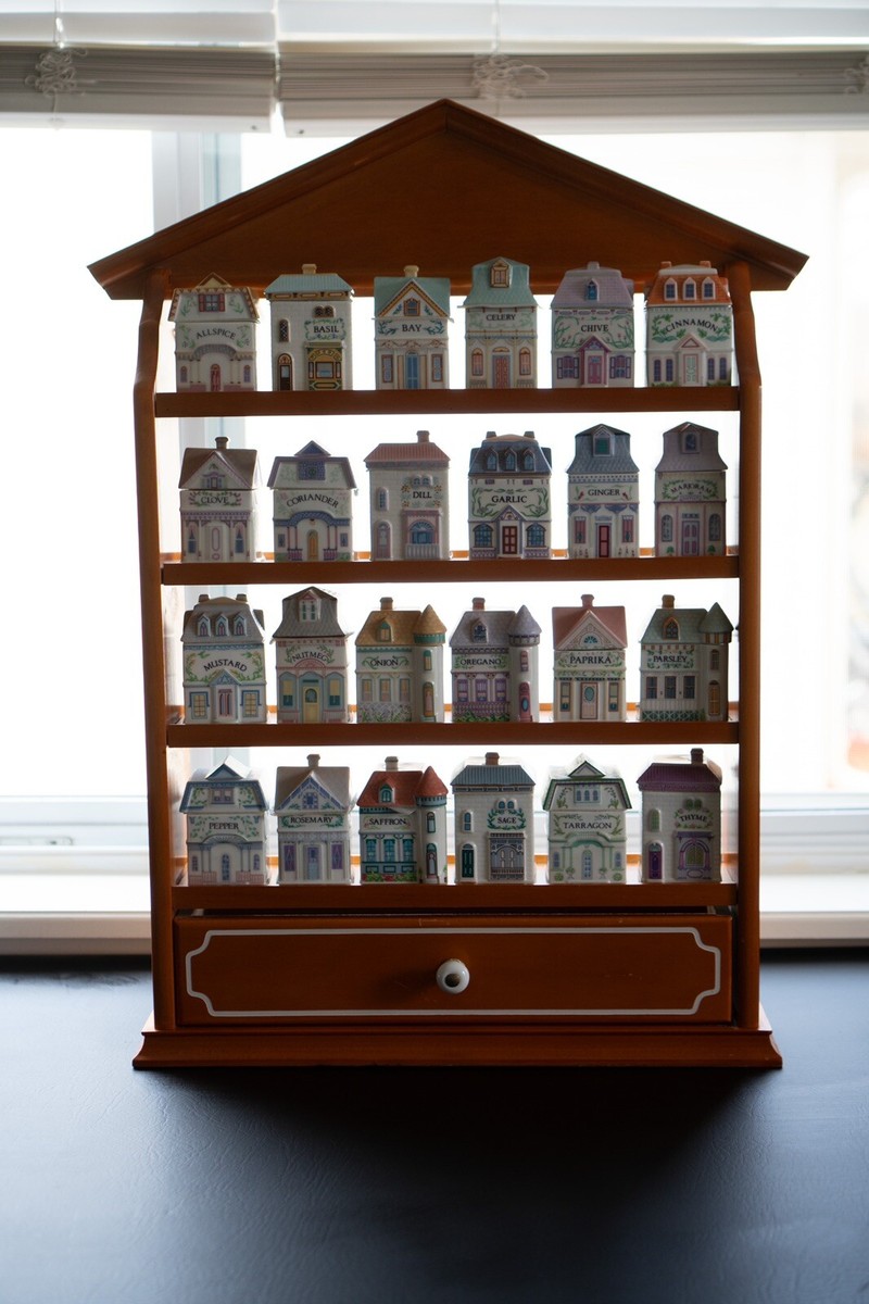 S*a様 The Lenox Spice Village/レノックス スパイスビ Lenox Spice Village 24-Piece Spice Jar Set – Lenox Corporation