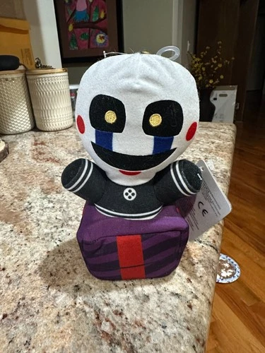 FUNKO Five Nights at Freddy's Hot Topic Exclusive Security Puppet (NWT)