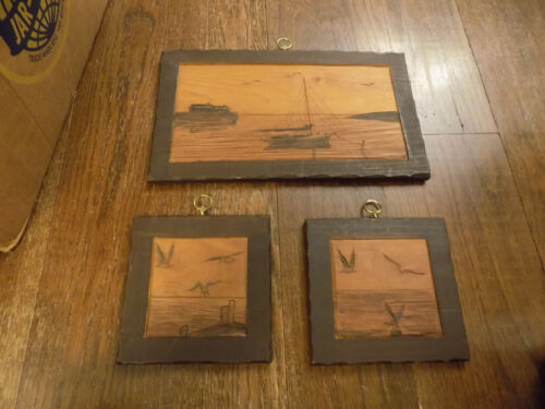 Lot vintage de 3 plaques d'art en bois sculptées morue du Cap avec voilier bateau quai oiseaux de mer signées - Photo 1/18
