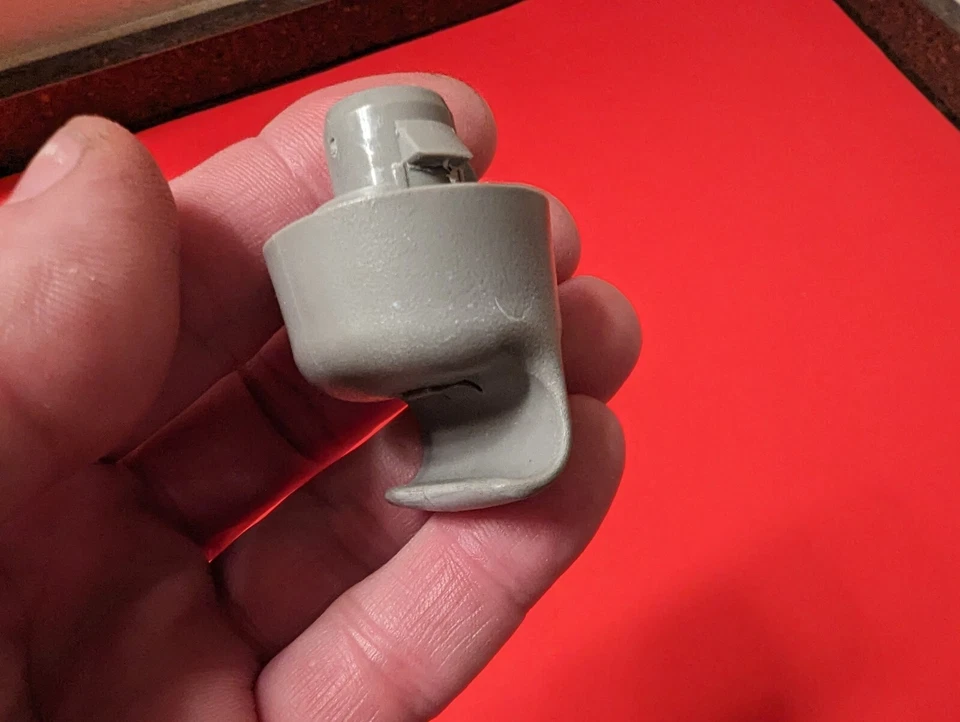 ✅OEM 04-15 NISSAN ARMADA TITAN SUNVISOR DRIVER Left ILLUMINATED ROOF CLIP GRAY - Image 2 of 4