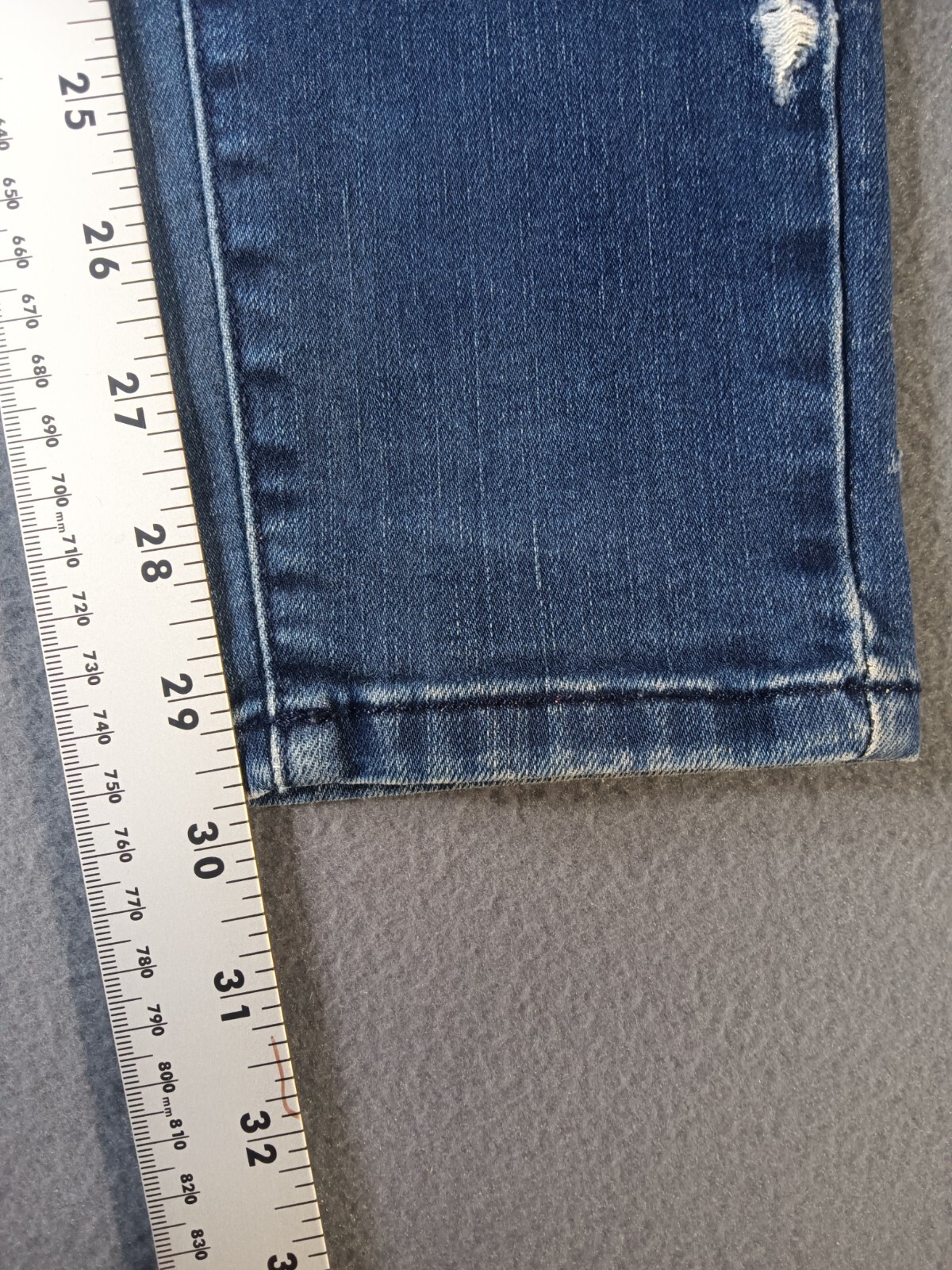 Universal Thread Women's Jeans Mid Rise Skinny Size 6/28R Distressed Blue