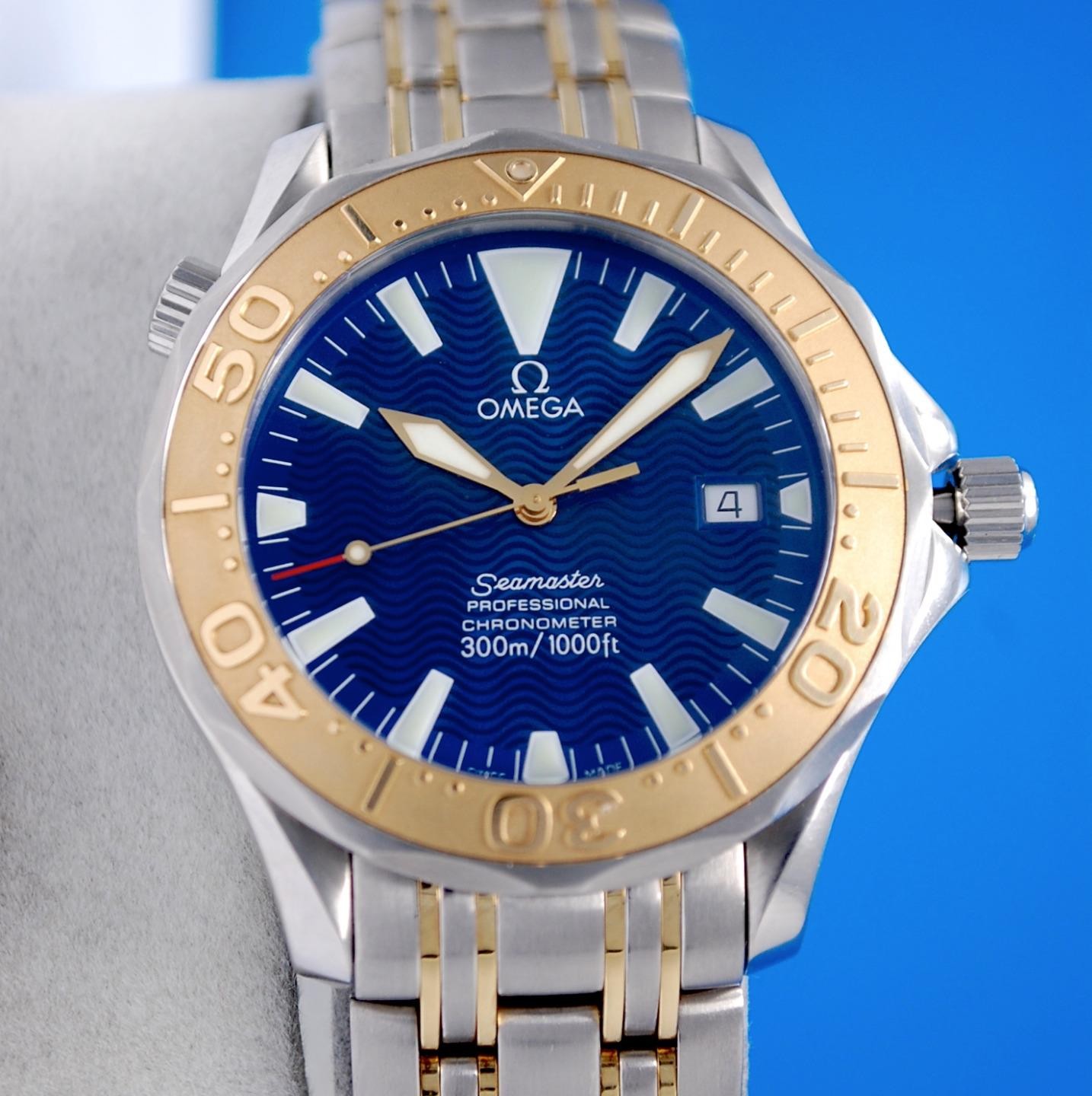 Mens Omega Seamaster 18K Gold Professional Chronometer watch Blue Dial 2455.80
