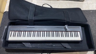 YAMAHA PORTABLE DIGITAL PIANO P-85 W/ Gator Case
