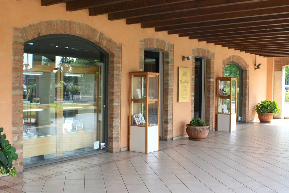 COLLANA LUNGA IN ORO BIANCO 18K, PERLE ROSA ACQUA DOLCE, TANZANITE E CALCEDONIO - Immagine 4 di 4