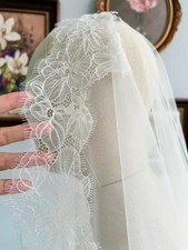 Flower Chantilly Lace Trim Mantilla Eyelash Lace Bridal Wedding Veil with Comb