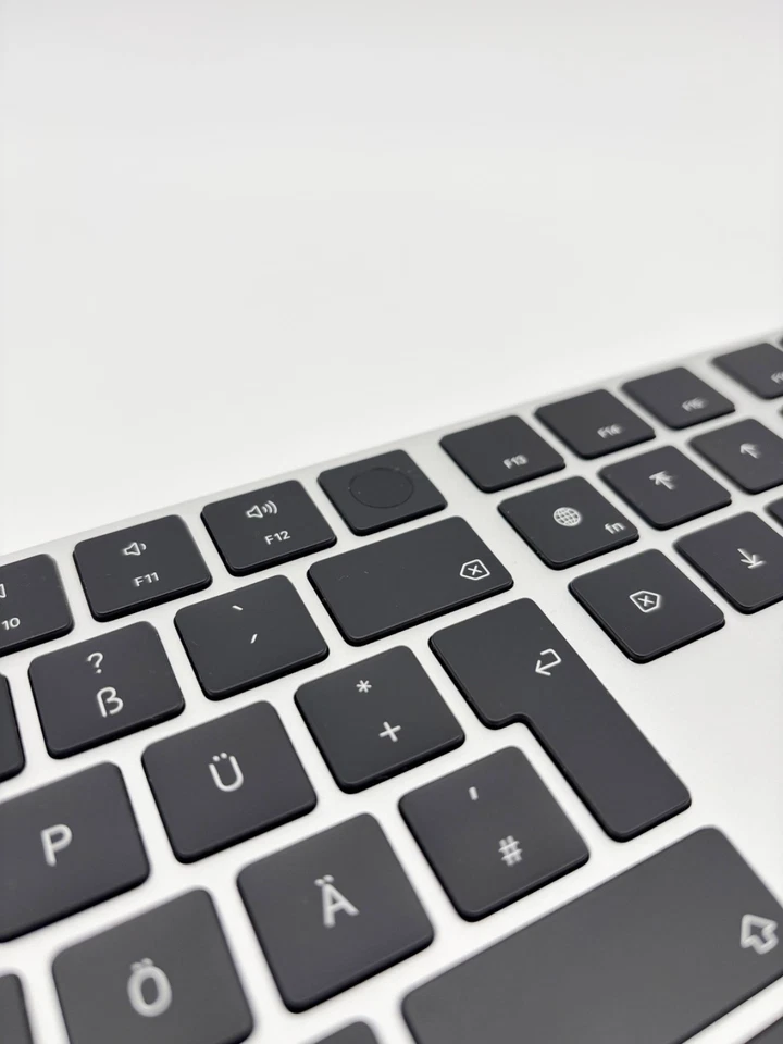 Apple Magic Keyboard Touch ID QWERTZ DE Silber Schwarz OVP Ziffernblock Tastatur - Bild 4 von 4