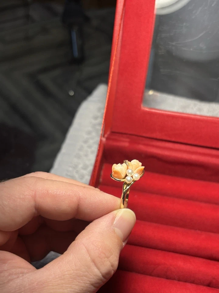 Anillo de oro amarillo de 14K para mujer, rosas de coral rosa talladas a mano 🌹 y perlas, talla 6,5 Foto 2 de 4