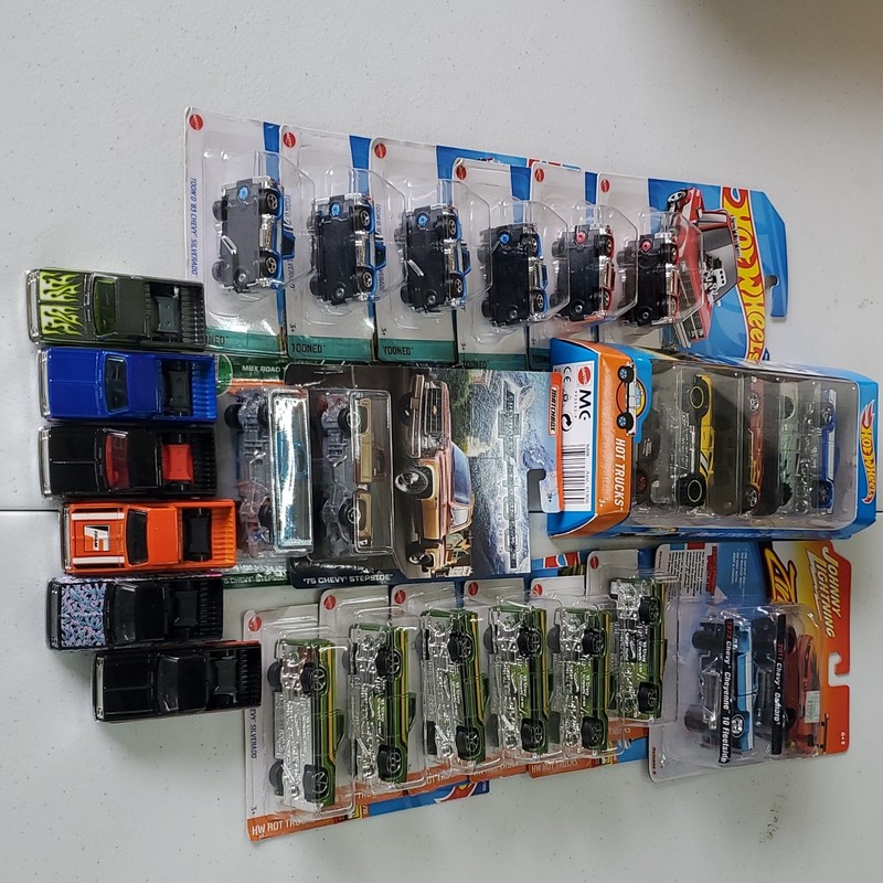 Hot Wheels 1:64 Diecast Lot '83 Silverado Squarebody