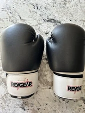Revgear Deluxe Kids Boxing Gloves 10 OZ.  Black And White GUC