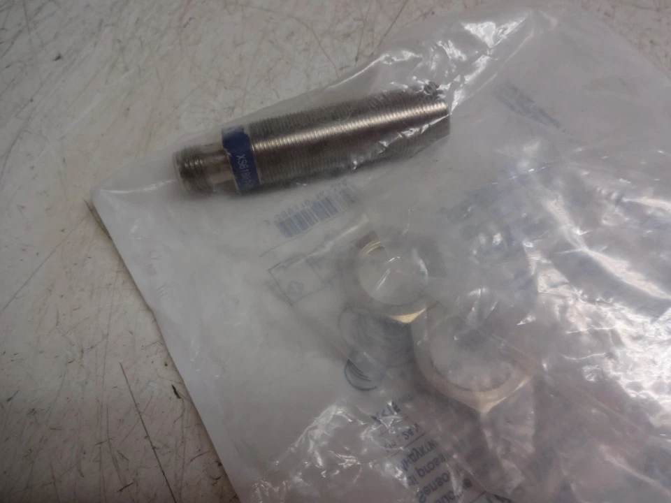Telemecanique Xs618b1mbu20 Proximity Sensor - Image 4 of 4