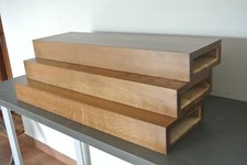 13 dębowych stopni schodowych do schodów pływających, barwionych na orzech włoski i olejowanych 