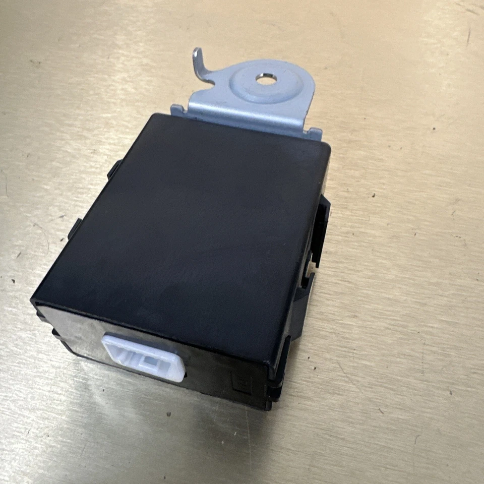 2017 Subaru Impreza  OEM Right Rear Keyless Entry Control Module 10R049130 - Image 3 of 3