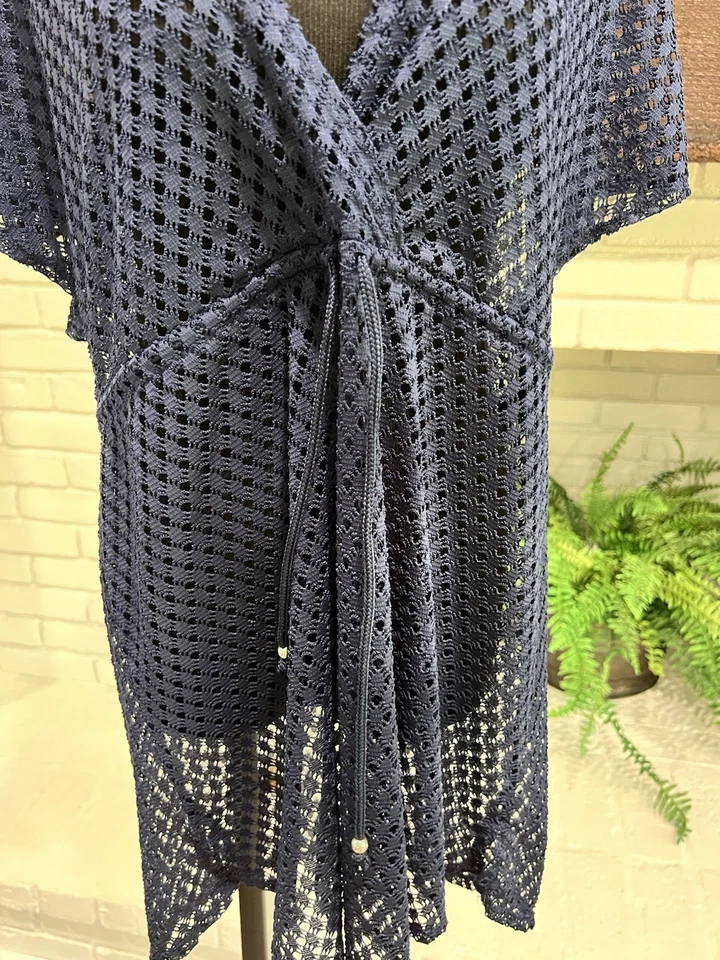 Mujer Apt. 9 Encubrimiento de ganchillo con capucha azul marino talla M Foto 3 de 4