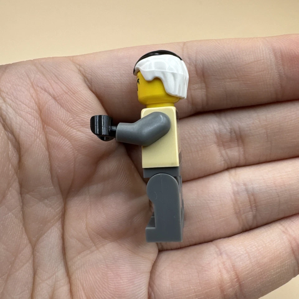 Lego Ninjago: Neuro Minifigure From 5004938 Bricktober 2017 - Image 4 of 4