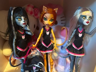 Monster high fearleading trio