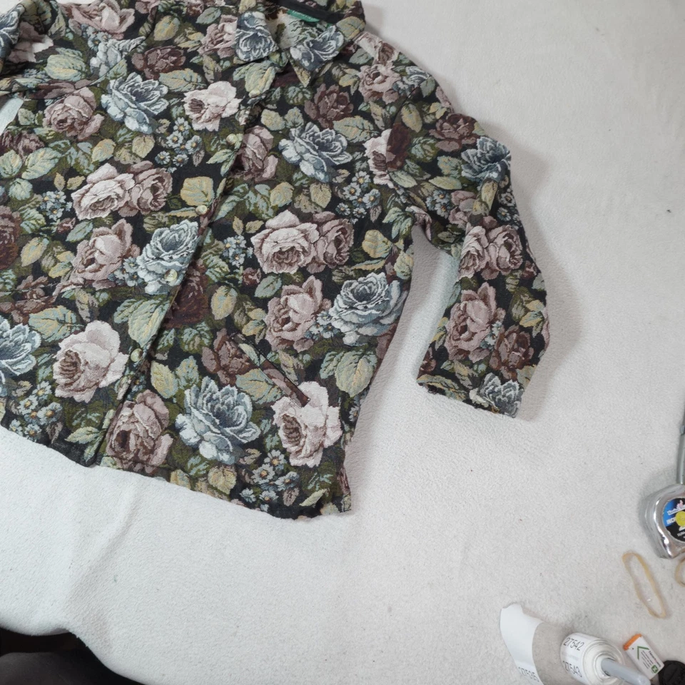 Chaqueta de estudio Lemon Grass para mujer 22 negra tapiz floral jacquard botón delantero Foto 3 de 4